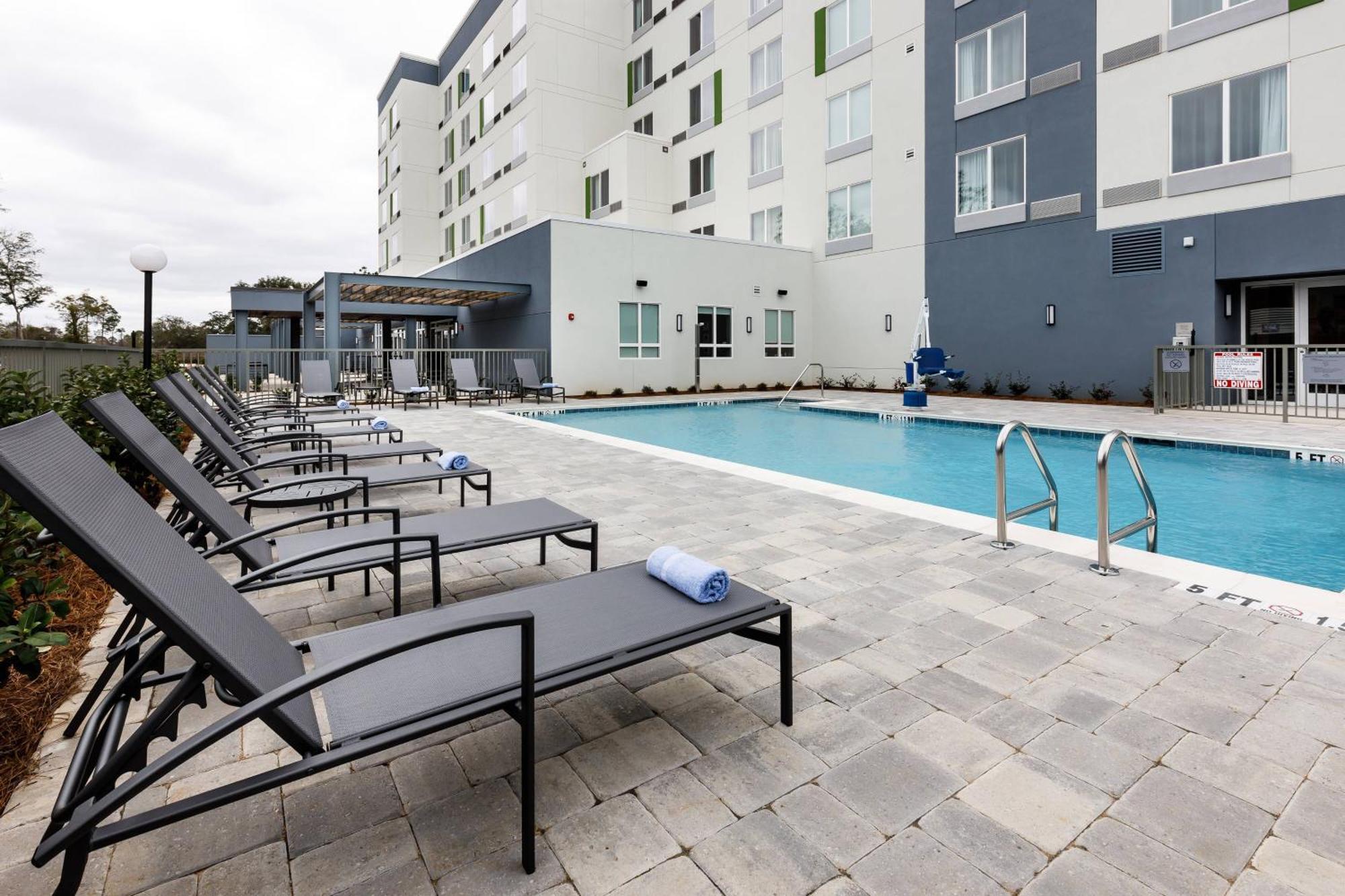 Courtyard By Marriott Pensacola I-10 West Hotel Exterior photo