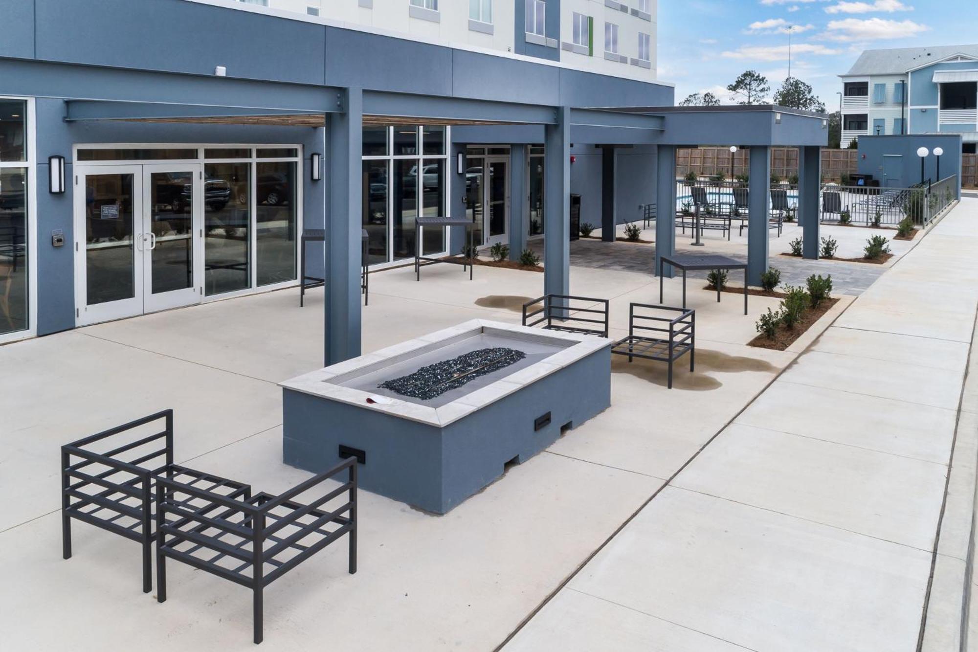 Courtyard By Marriott Pensacola I-10 West Hotel Exterior photo
